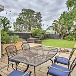 Chic Escape With Furnished Deck Walk To Cafes!